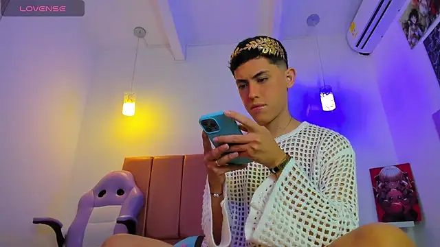 Snapshot of Iam_criss09 chatting on 12.15.25 Iam criss09 online show from 12.15.25