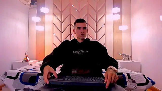 Ethan Boy  online show from 02.06.26