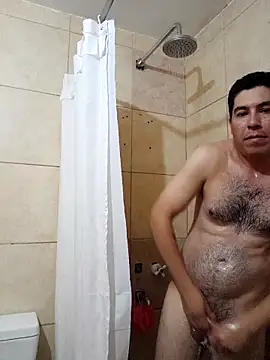 Snapshot of Ezeaxl chatting on 05.05.26 Ezeaxl online show from 05.05.26