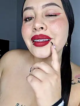 Snapshot of Stefani02 chatting on 10.14.25 Stefani02 online show from 10.14.25