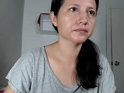Snapshot of Renata_Rivas chatting on 10.26.25 Renata Rivas online show from 10.26.25