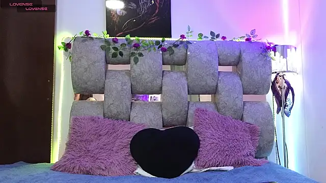 alix kitty online show from 04.13.26