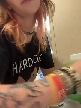 Snapshot of Mustbethemoney1234 chatting on 10.22.25 Mustbethemoney1234 online show from 10.22.25