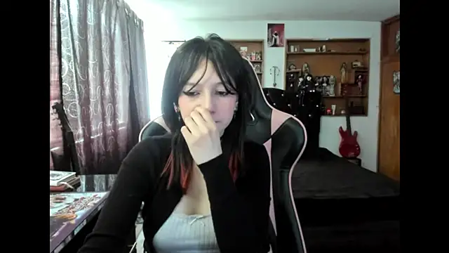 Maki Zein  online show from 10.30.25