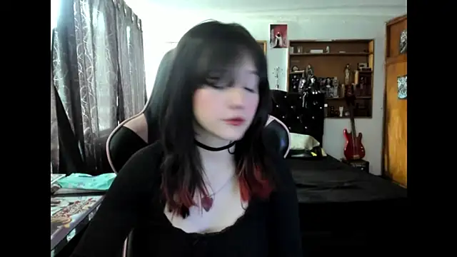 Maki Zein  online show from 11.28.25