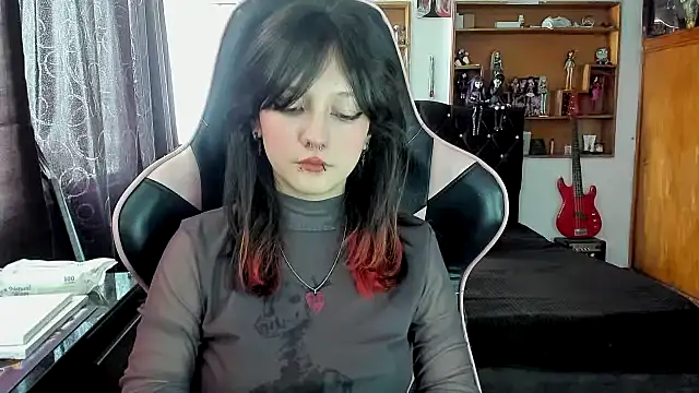 Maki Zein  online show from 12.17.25