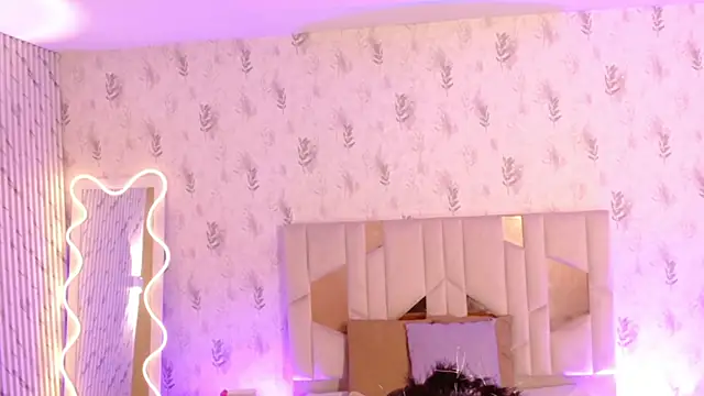 MARIANA TAY1 online show from 10.31.25