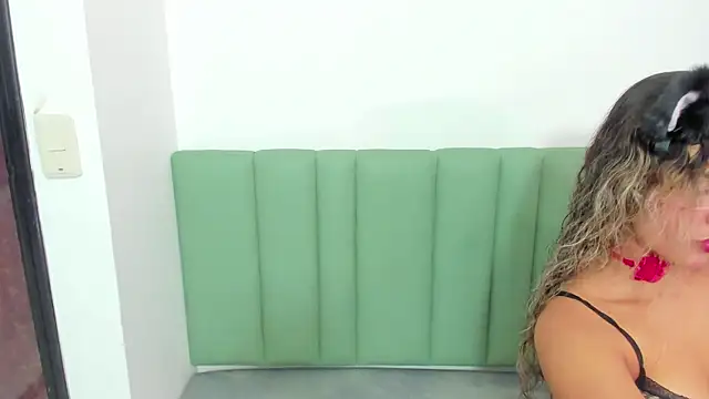 elizabeth liones  online show from 12.04.25