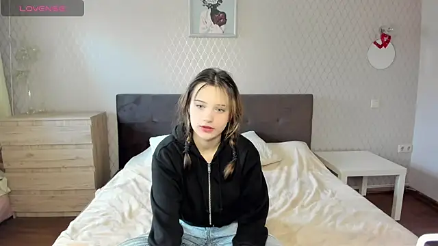 SofiMuse online show from 10.14.25