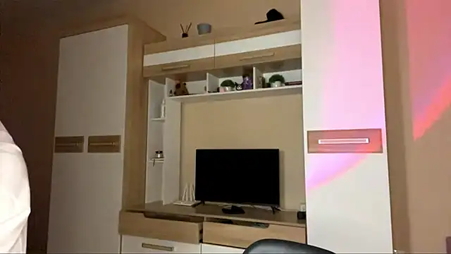 Snapshot of KristenGoodmon chatting on 10.25.25 KristenGoodmon online show from 10.25.25