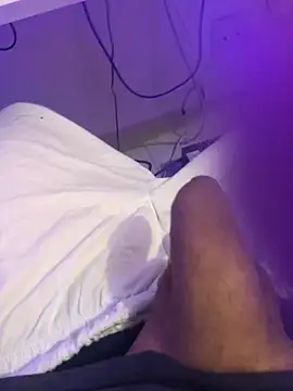 Snapshot of tykun chatting on 12.14.24 tykun online show from 12.14.24