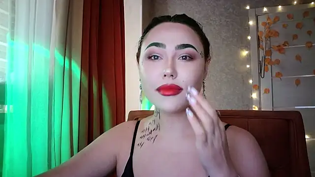 LolaMint  online show from 10.31.25