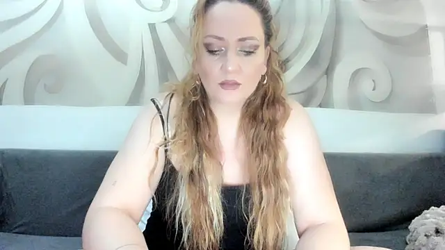 Snapshot of 88__callmemadam__88 chatting on 12.19.25 88 callmemadam 88 online show from 12.19.25