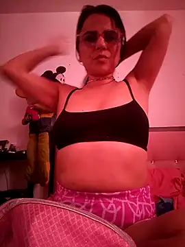 Snapshot of Soffy76 chatting on 10.18.25 Soffy76 online show from 10.18.25