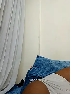 Trishabitch77 online show from 01.14.26