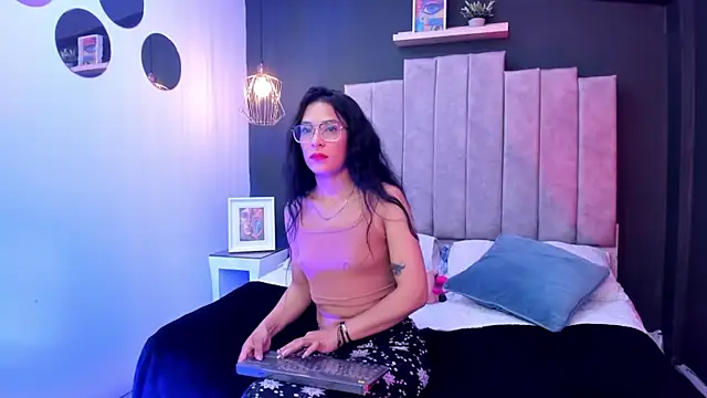 Maite black online show from 11.05.25