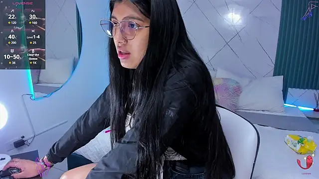 Briseida-White online show from 10.27.25