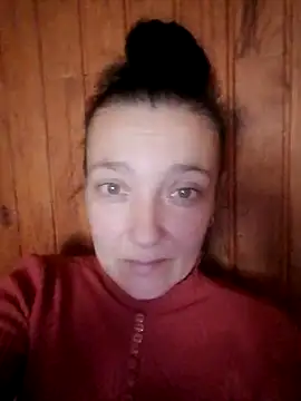 Snapshot of velvet_2200 chatting on 10.13.25 velvet 2200 online show from 10.13.25