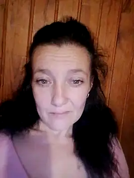 Snapshot of velvet_2200 chatting on 10.14.25 velvet 2200 online show from 10.14.25