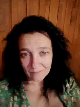 Snapshot of velvet_2200 chatting on 10.15.25 velvet 2200 online show from 10.15.25