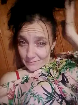 Snapshot of velvet_2200 chatting on 10.21.25 velvet 2200 online show from 10.21.25