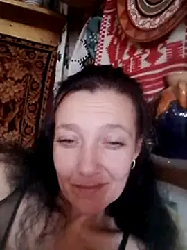 Snapshot of velvet_2200 chatting on 10.23.25 velvet 2200 online show from 10.23.25