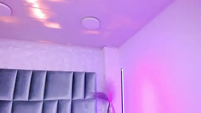 HollyPeach online show from 03.02.26