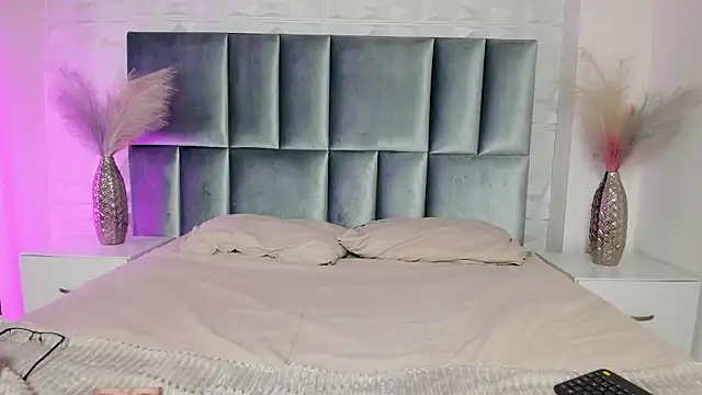 HollyPeach online show from 03.20.26