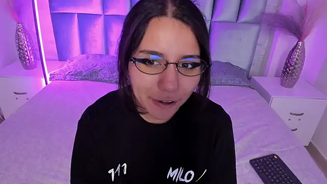 HollyPeach online show from 04.20.26