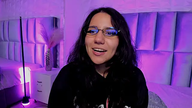 HollyPeach online show from 04.21.26