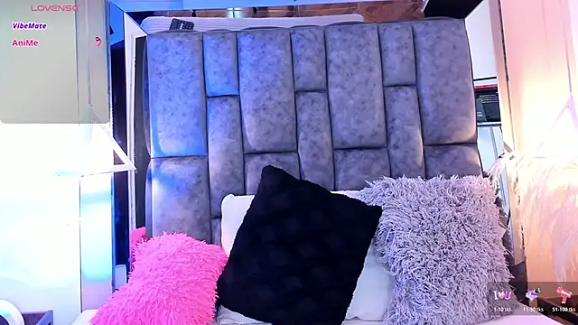 SofiRuiz  online show from 12.14.25