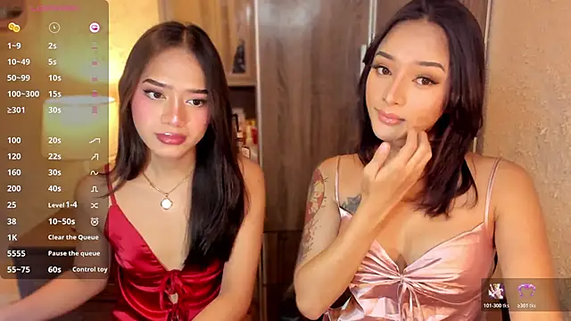 Snapshot of TinyTemptress chatting on 10.27.25 TinyTemptress online show from 10.27.25