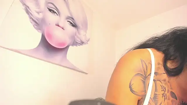 Snapshot of BiancaValentinna chatting on 11.06.25 BiancaValentinna online show from 11.06.25