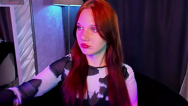 Snapshot of MargoViento chatting on 11.07.25 MargoViento online show from 11.07.25