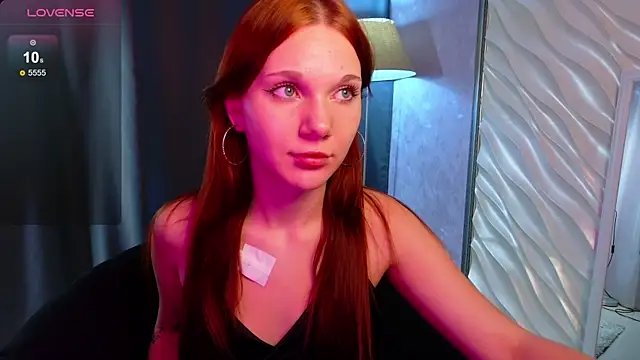 Snapshot of MargoViento chatting on 11.19.25 MargoViento online show from 11.19.25