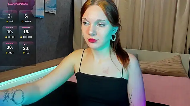 Snapshot of MargoViento chatting on 11.25.25 MargoViento online show from 11.25.25