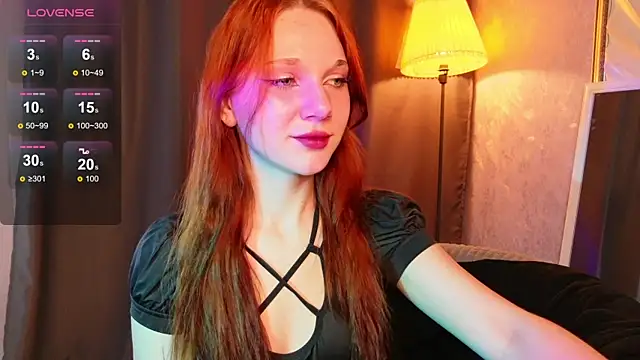 Snapshot of MargoViento chatting on 12.04.25 MargoViento online show from 12.04.25