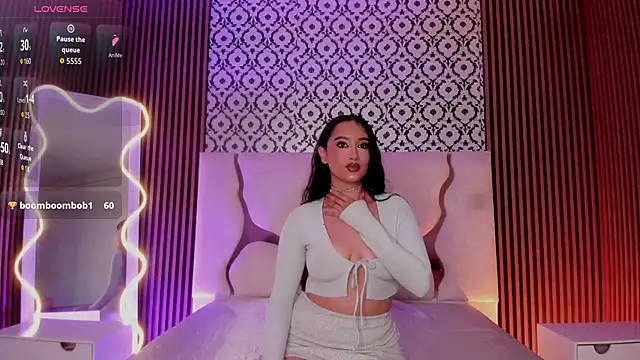 BEELLA TAY1 online show from 11.20.25