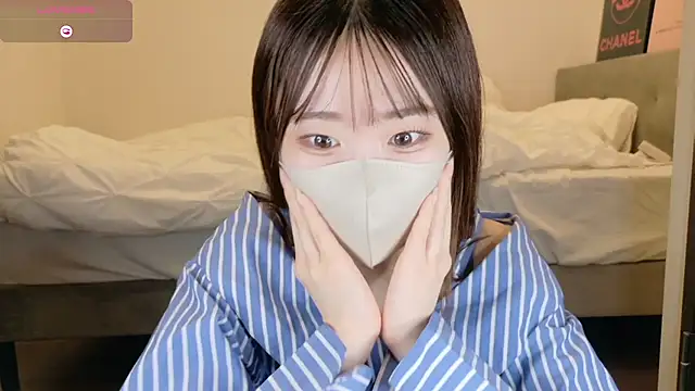 Snapshot of yura_ra_ra chatting on 04.25.26 yura ra ra online show from 04.25.26