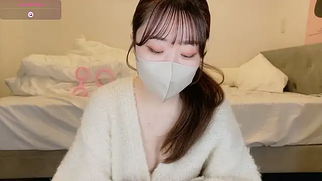 Snapshot of yura_ra_ra chatting on 05.13.26 yura ra ra online show from 05.13.26