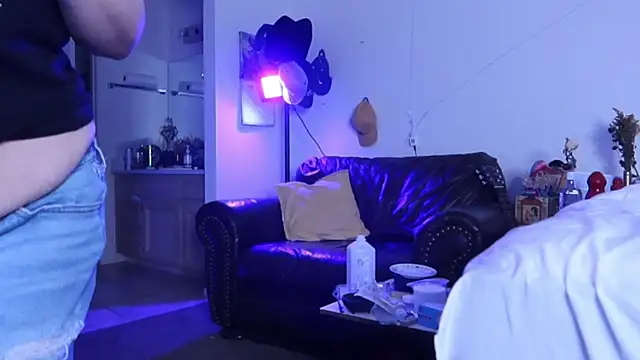 Snapshot of BellaBlueBBW chatting on 02.08.25 BellaBlueBBW online show from 02.08.25