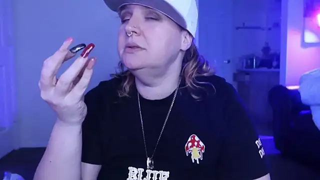 Snapshot of BellaBlueBBW chatting on 02.09.25 BellaBlueBBW online show from 02.09.25