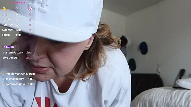 Snapshot of BellaBlueBBW chatting on 02.17.25 BellaBlueBBW online show from 02.17.25