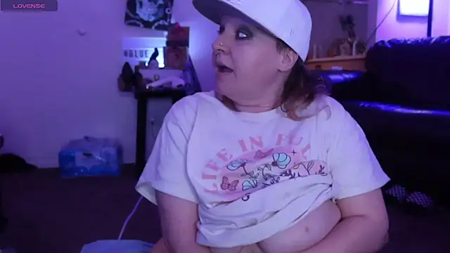 Snapshot of BellaBlueBBW chatting on 03.07.25 BellaBlueBBW online show from 03.07.25