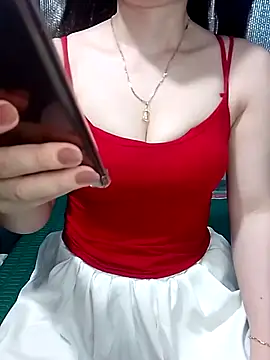 Snapshot of LeanaLy chatting on 05.18.26 LeanaLy online show from 05.18.26
