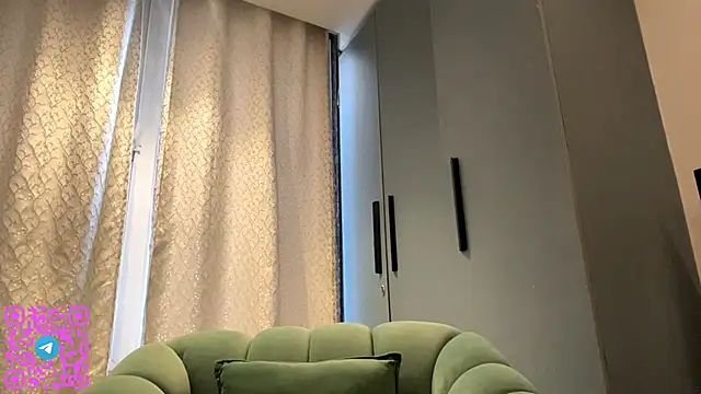 Snapshot of AlessiaChen chatting on 10.23.25 AlessiaChen online show from 10.23.25
