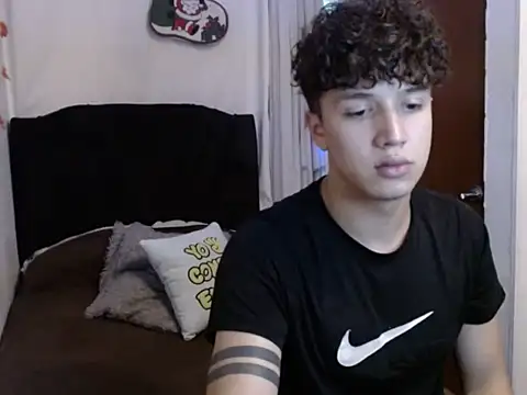 Snapshot of charly_926 chatting on 12.02.25 charly 926 online show from 12.02.25