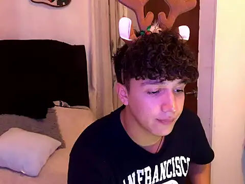 Snapshot of charly_926 chatting on 12.03.25 charly 926 online show from 12.03.25