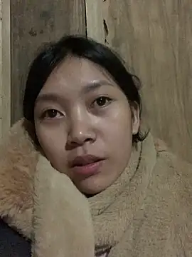 Snapshot of linh-lan1 chatting on 11.27.25 linh-lan1 online show from 11.27.25