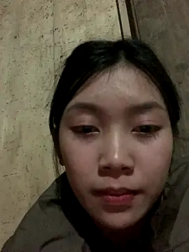 Snapshot of linh-lan1 chatting on 12.15.25 linh-lan1 online show from 12.15.25